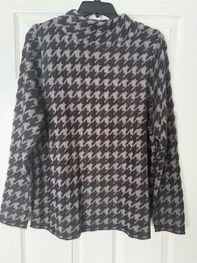 Wearever Houndstooth Jacquard Sweater